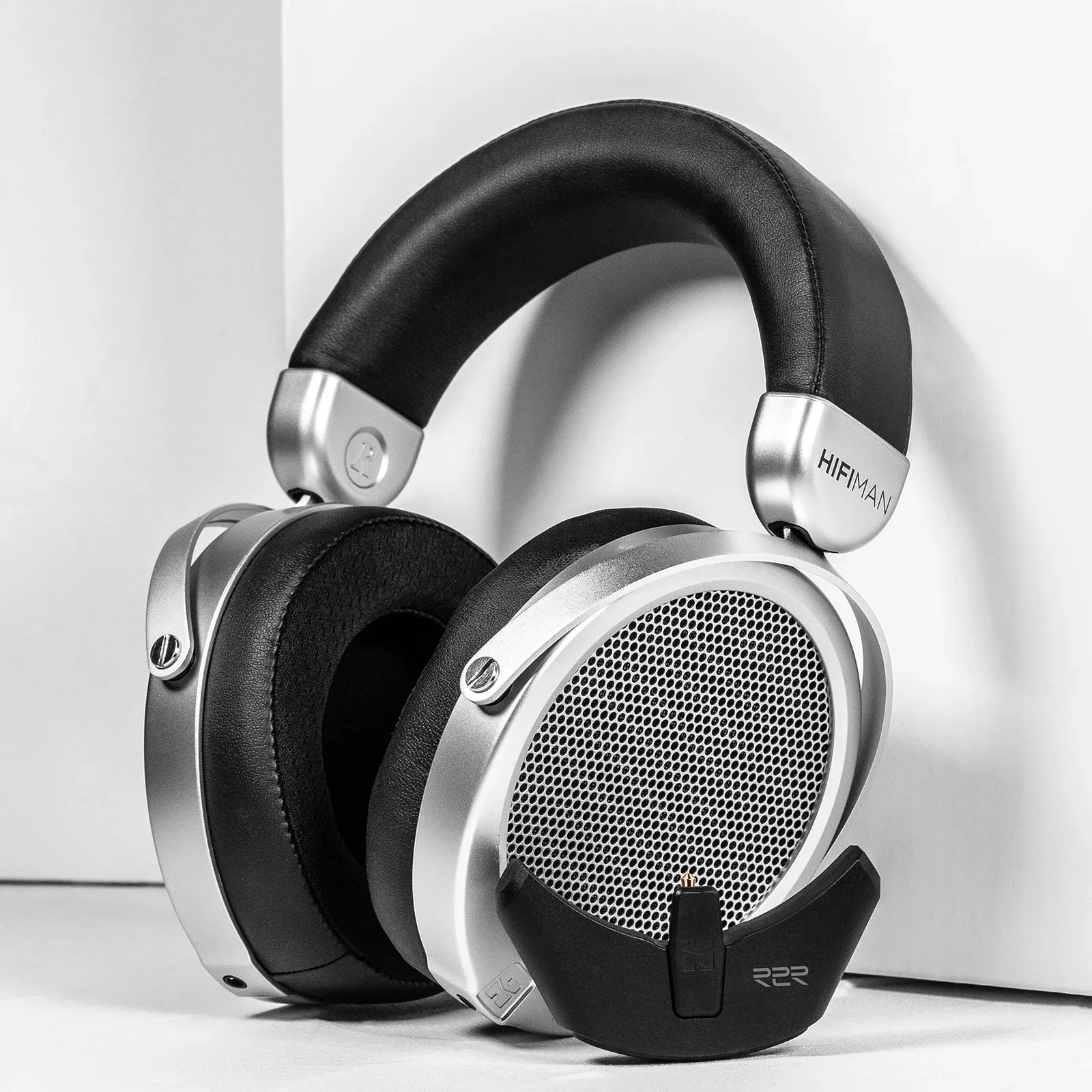 HIFIMAN Deva-Pro Over-Ear Full-Size Open-Back Planar Magnetic Headphone with Stealth Magnet and BlueMini R2R Bluetooth Receiver