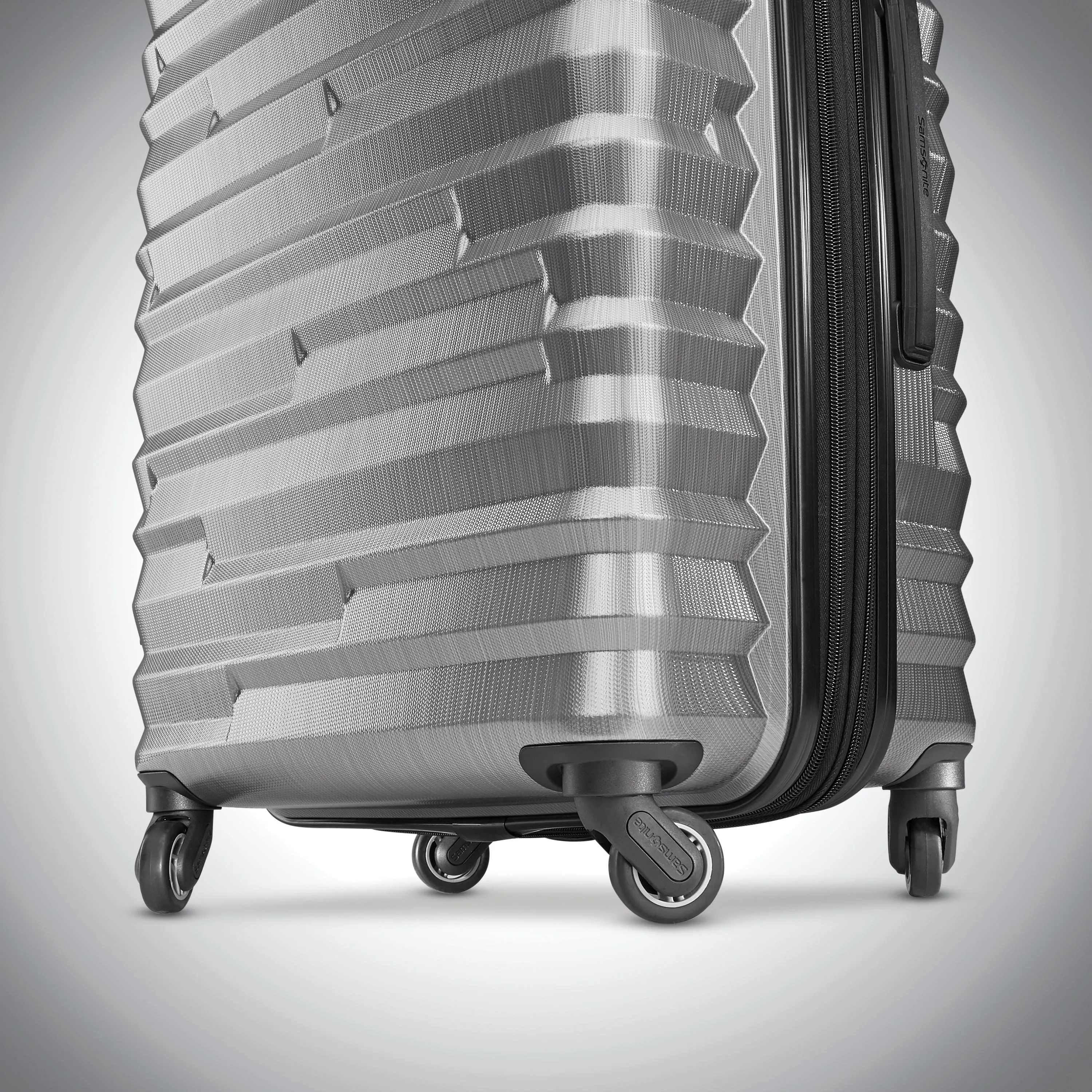 Samsonite Ziplite 4.0 Carry-On Expandable Spinner