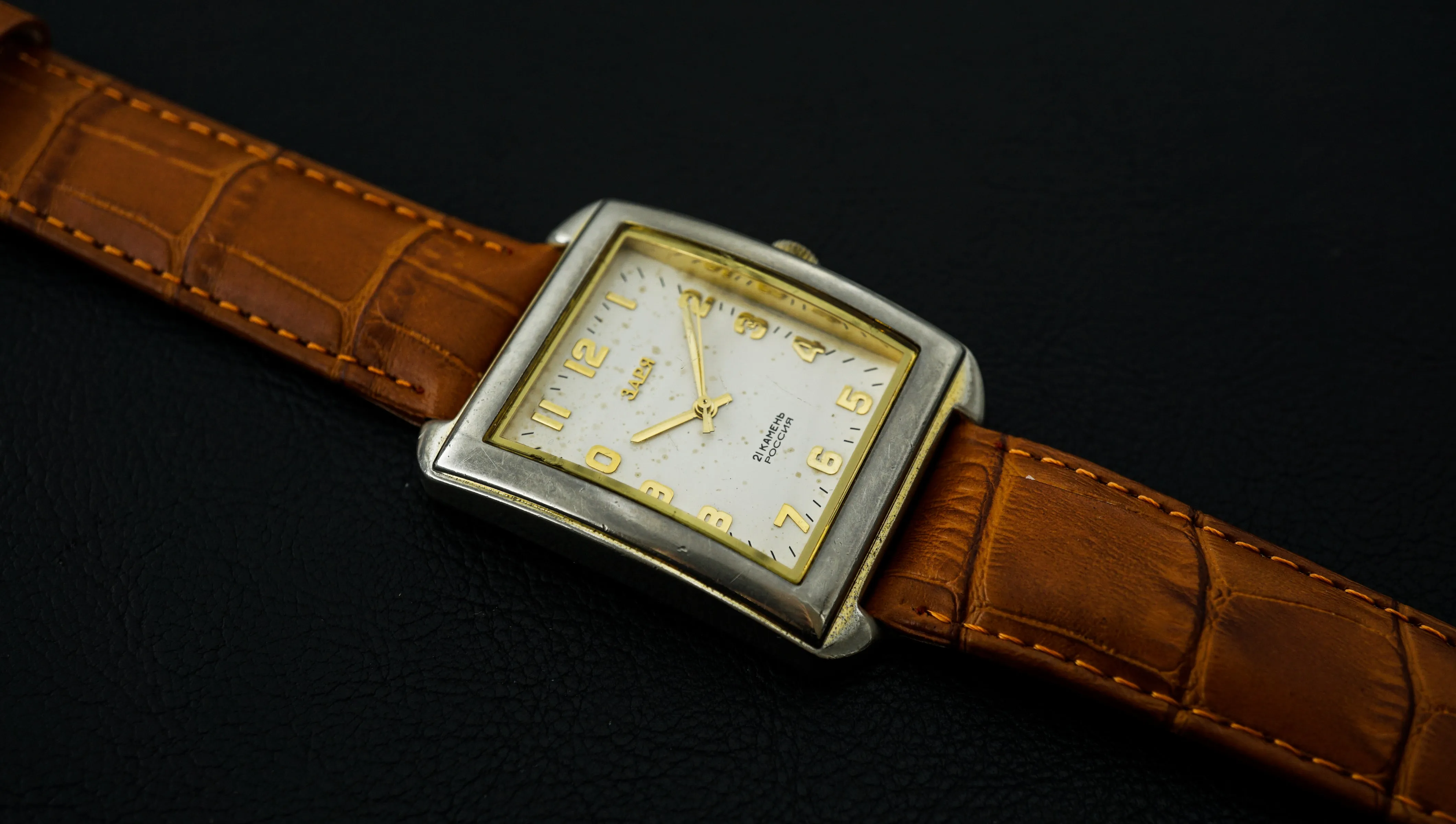 Vintage Zaria 2009.B Soviet mechanical wristwatch 21 jewels